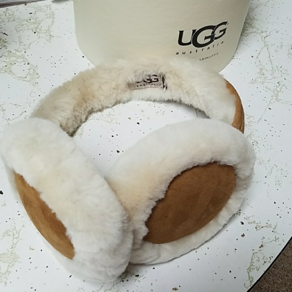 UGG Accessories - NWT UGG HEADPHONE EARMUFFS